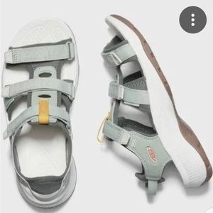 Keen Women’s Astoria West Washable Sandals. Size 7.5. Moss with White sole.